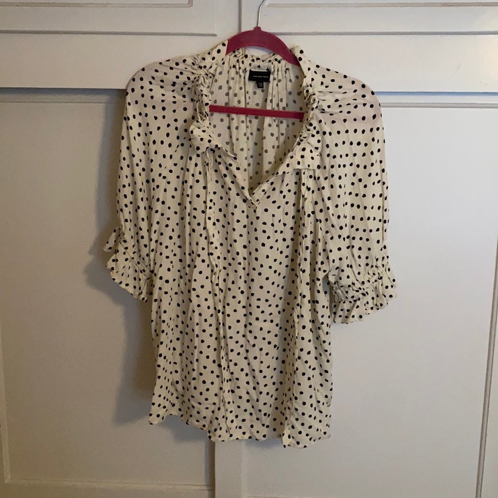 Who What Wear Ivory v-neck blouse with elastic ruffled sleeve and tied neckline